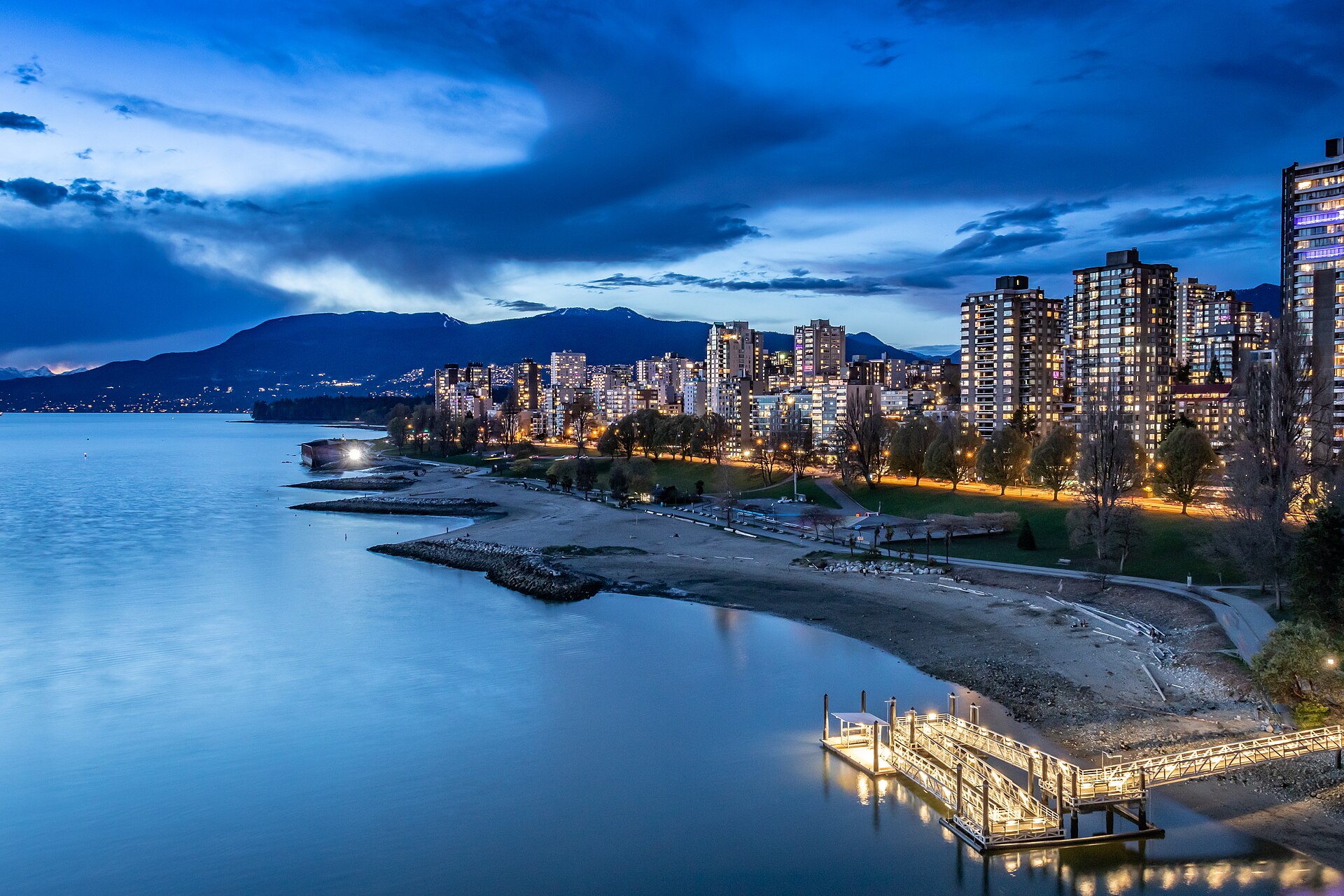 False Creek bei Sonnenuntergang vom West End