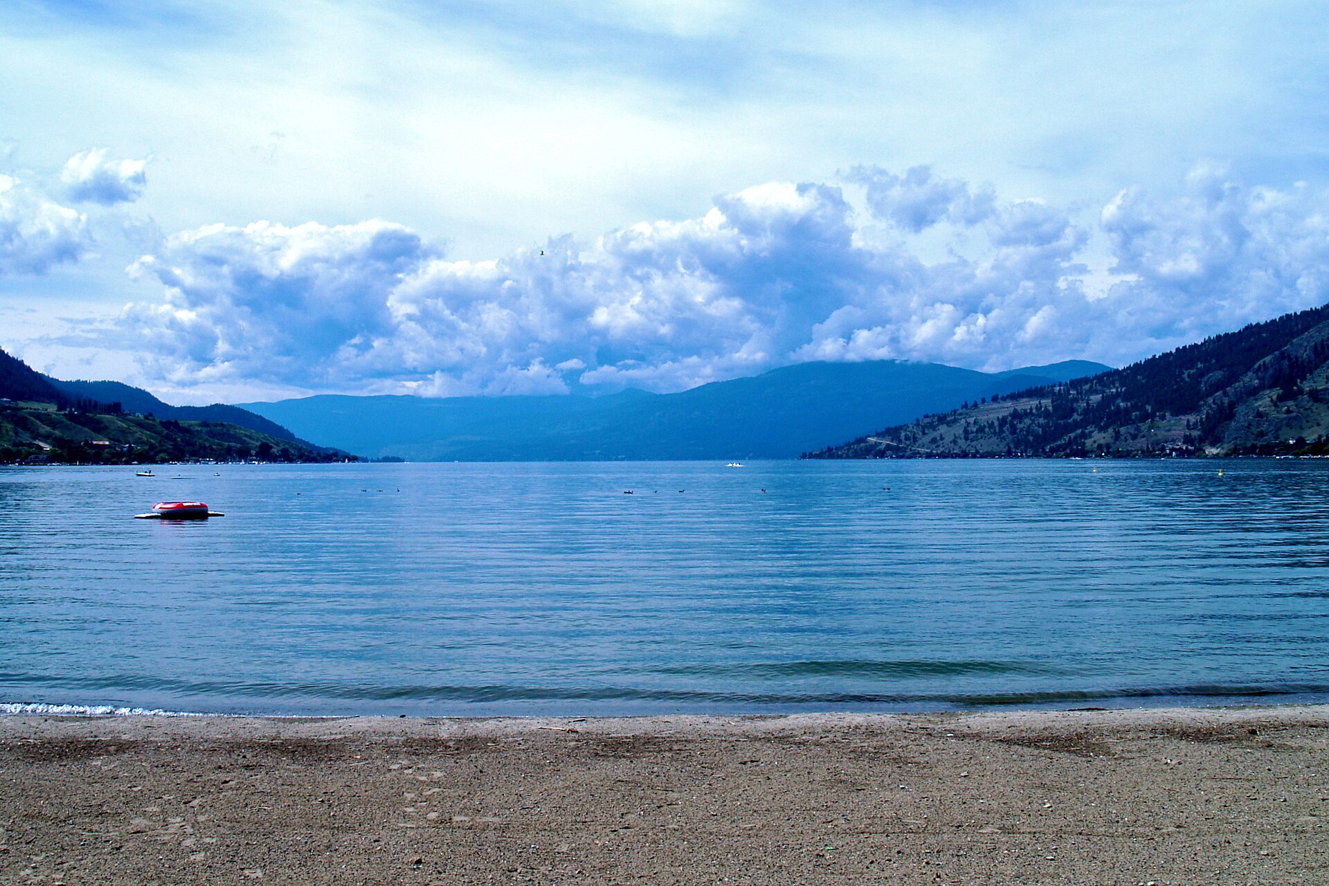 Strand am Okanagan Lake bei Kelowna
