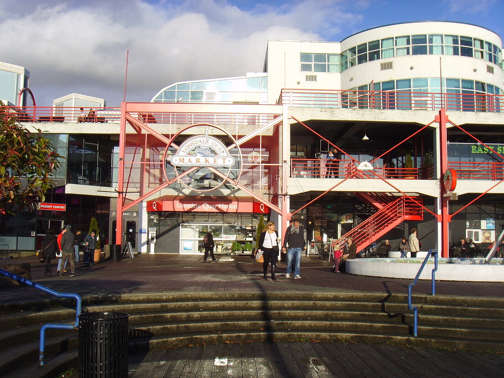 Eingang Lonsdale Quay Market in North Vancouver