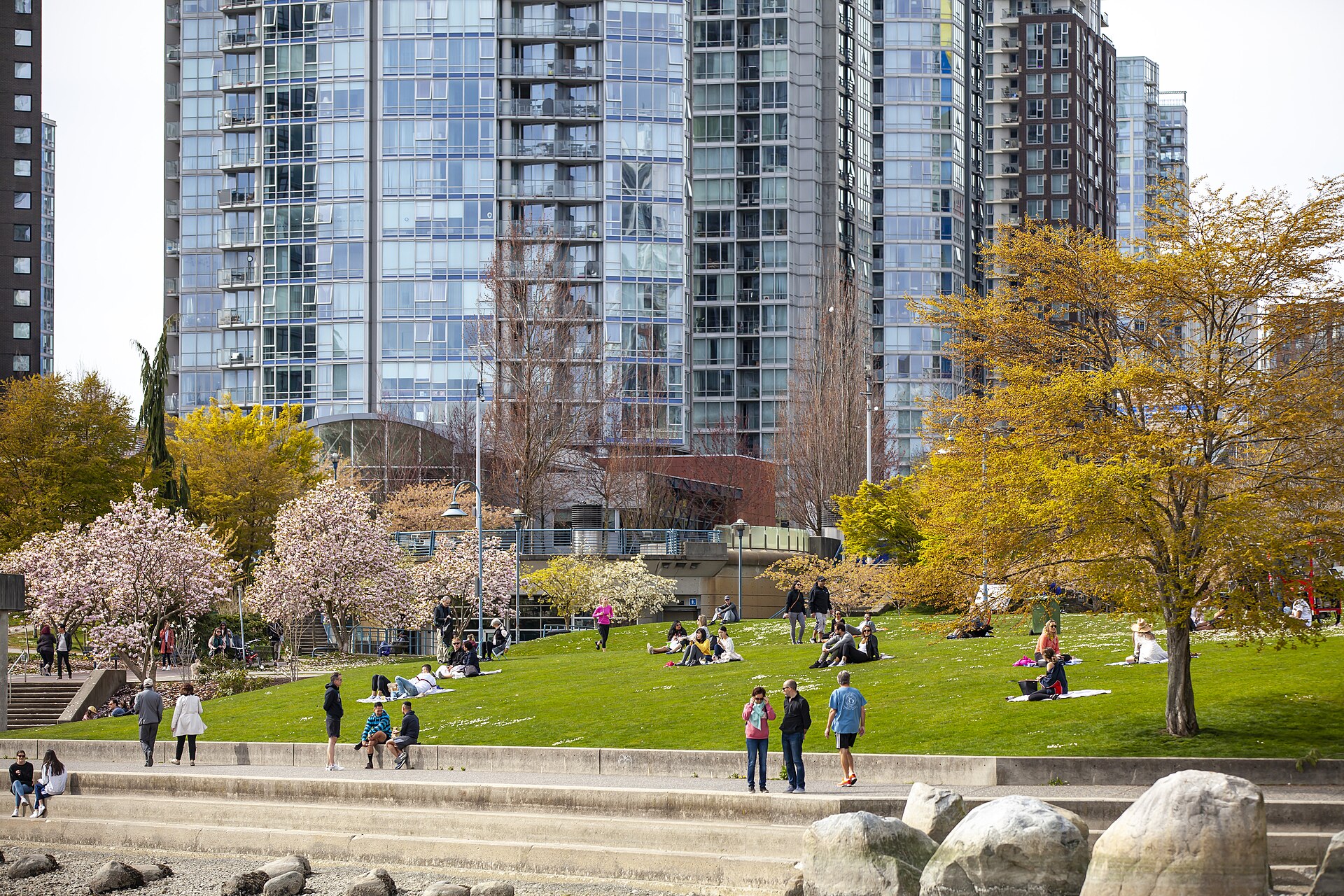 David Lam Park in Yaletown am Wasser